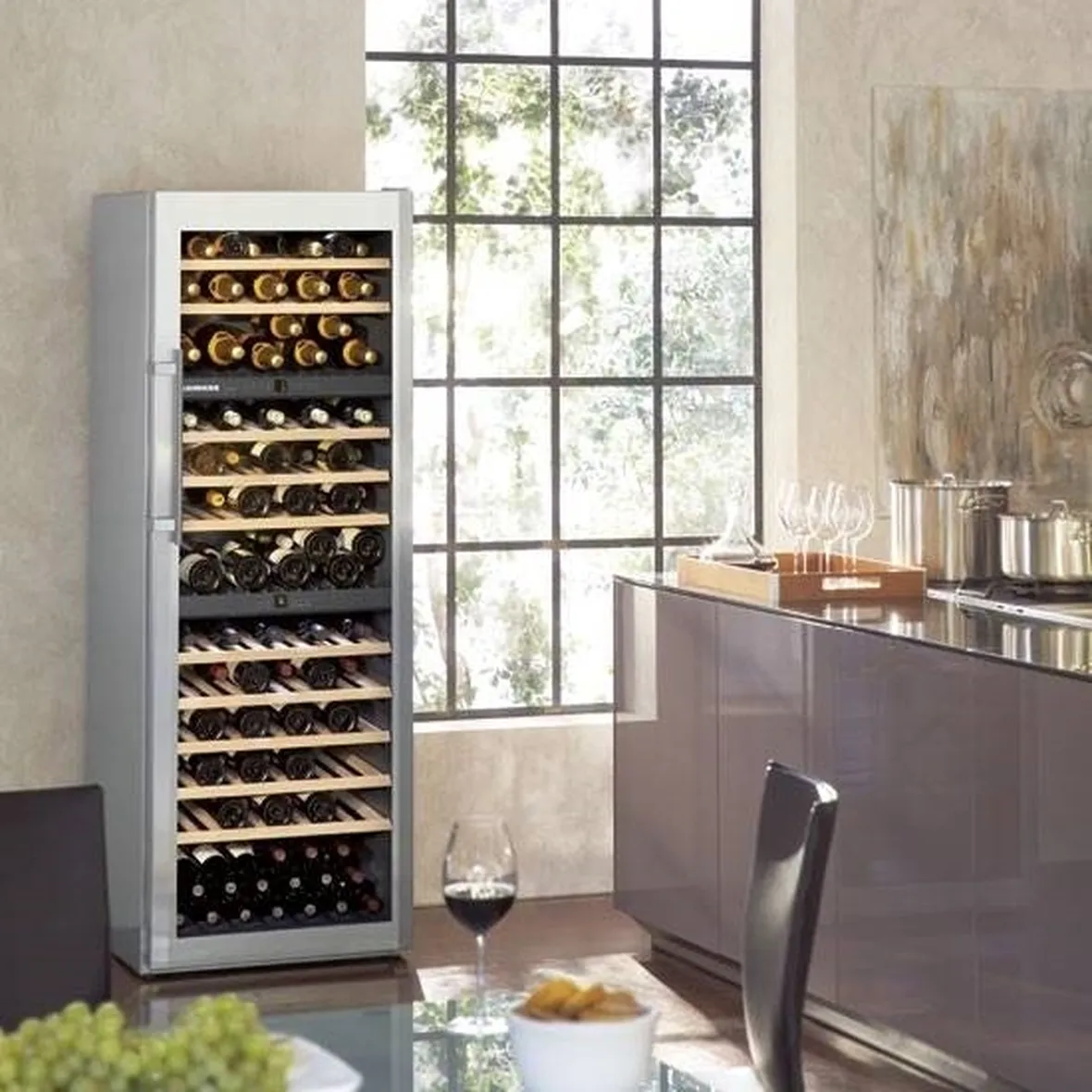 Una cantinetta professionale da 100 bottiglie