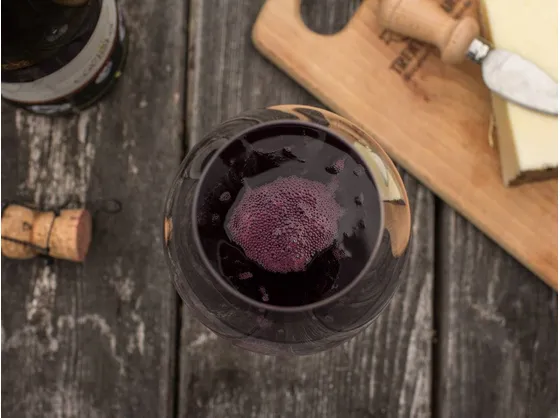 Vino rosso frizzante