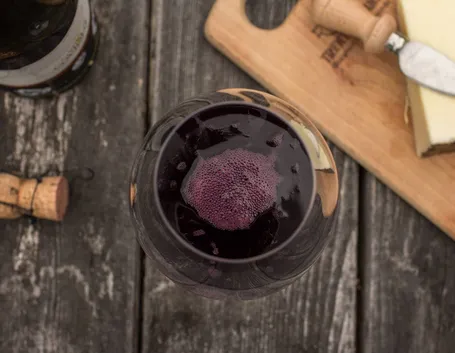 Vino rosso frizzante