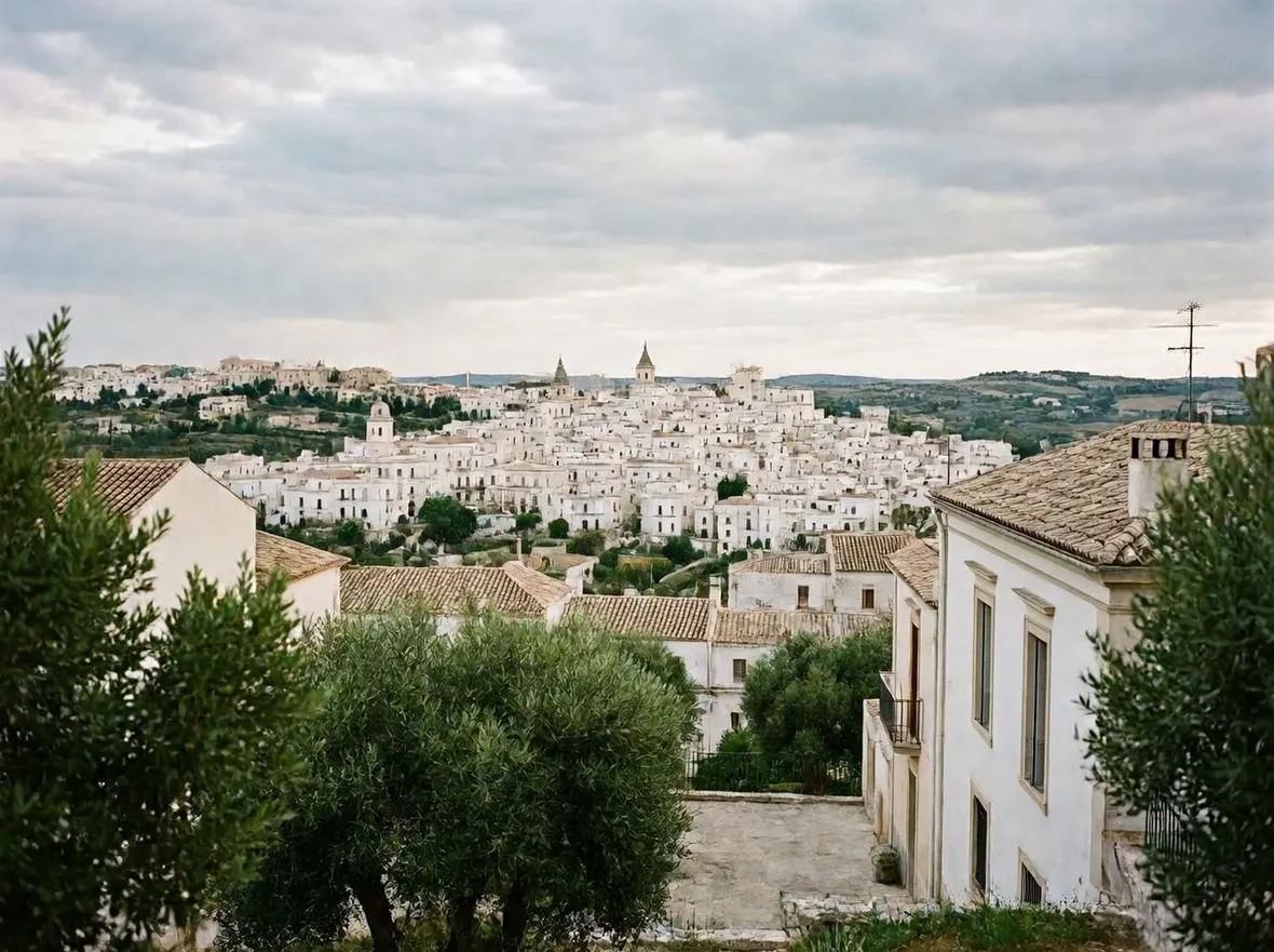 una veduta della bianca Ostuni