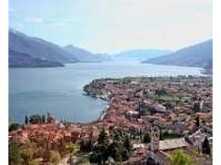 Una vista del lago