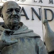 La statua dedicata a Dom Perignon