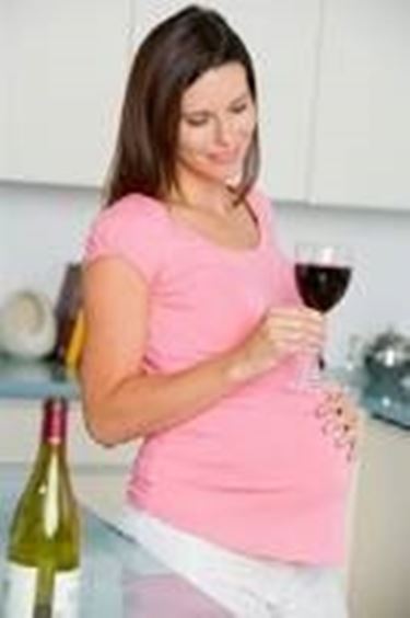 un bicchiere di rosso a settimana durante la gravidanza